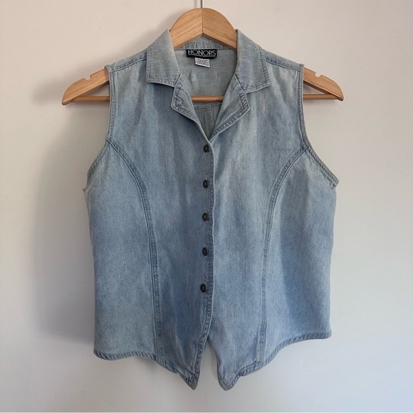 Honors Tops - Honors VTG Denim vest 100% cotton Size: M